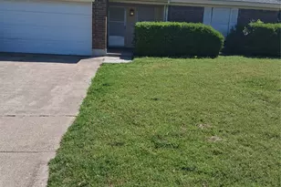 1100 Maple View Dr, Arlington, TX 76018 - Photo 2