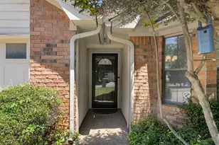 3921 Wentworth Dr, Arlington, TX 76001 - Photo 2