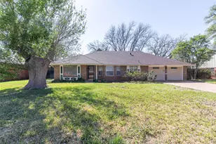 2102 Woodridge Dr, Abilene, TX 79605 - Photo 2