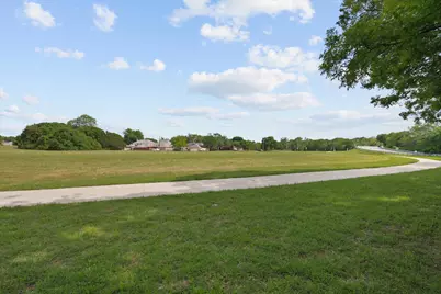 699 W Wintergreen Road, DeSoto, TX 75115 - Photo 2