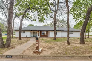 6016 Jacqueline Rd, Fort Worth, TX 76112 - Photo 2