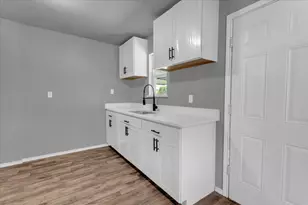 606 S Contemporary Dr, Sherman, TX 75092 - Photo 6