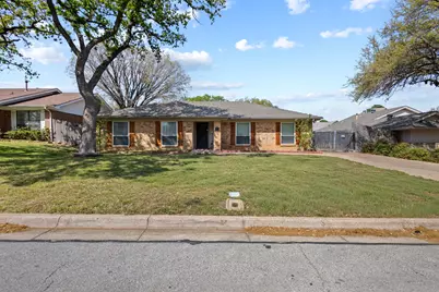 2011 Bay Oaks Drive, Arlington, TX 76012 - Photo 2