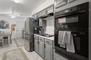 2011 Bay Oaks Dr, Arlington, TX 76012 - Photo 8