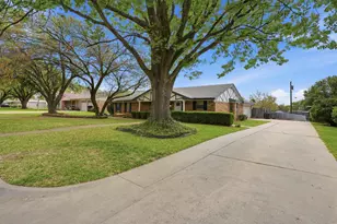 1325 Hemphill Dr, Cleburne, TX 76033 - Photo 4