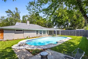 606 Burnwood Dr, Irving, TX 75062 - Photo 30