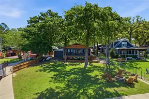 136 Harbor Dr, Gun Barrel City, TX 75156 - Photo 10