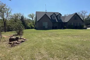 160 Oakwood Hls Dr, Paradise, TX 76073 - Photo 2