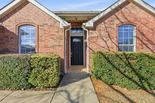 424 Shady Shore Ln, Crowley, TX 76036 - Photo 4