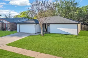 6529 Blue Grass Dr, Watauga, TX 76148 - Photo 2