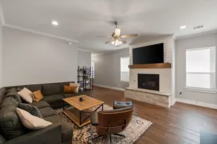 209 W Dallas St, Mansfield, TX 76063 - Photo 8