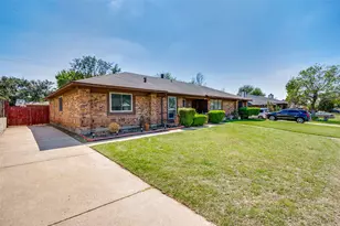 109 Hickory Springs Dr, Euless, TX 76039 - Photo 2