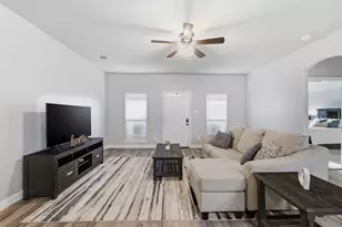 424 N Cedar St, Springtown, TX 76082 - Photo 6