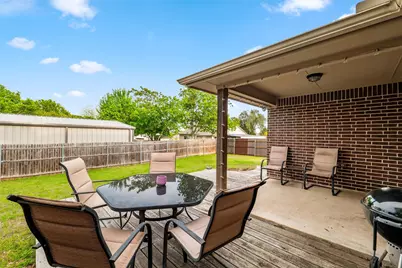 424 N Cedar Street, Springtown, TX 76082 - Photo 24