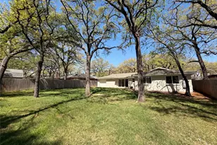 721 Briarwood Ln, Hurst, TX 76053 - Photo 20
