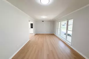 721 Briarwood Ln, Hurst, TX 76053 - Photo 4