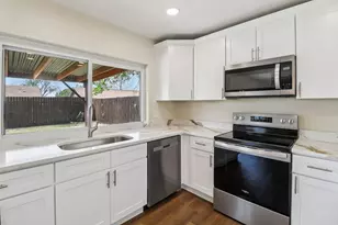 2126 Versailles Dr, Carrollton, TX 75007 - Photo 12