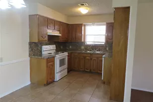 443 Warbler Dr, DeSoto, TX 75115 - Photo 2