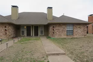 443 Warbler Dr, DeSoto, TX 75115 - Photo 1