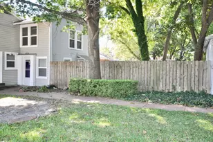 201 1/2 W Columbia, Weatherford, TX 76086 - Photo 2