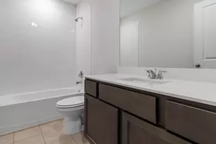 901 Barton Dr, Ennis, TX 75119 - Photo 2