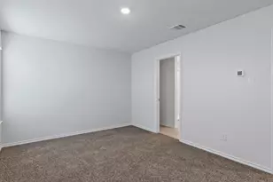 901 Barton Dr, Ennis, TX 75119 - Photo 8