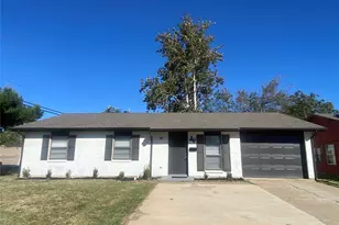 802 Las Palmas Dr, Grand Prairie, TX 75052 - Photo 2