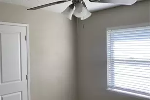 802 Las Palmas Dr, Grand Prairie, TX 75052 - Photo 10