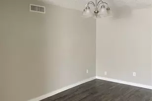 802 Las Palmas Dr, Grand Prairie, TX 75052 - Photo 4