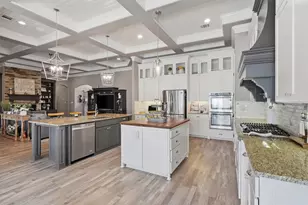 1201 E Iberian Ct, Granbury, TX 76048 - Photo 10