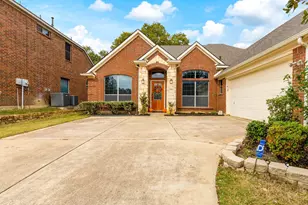 1301 Litchfield Ln, Burleson, TX 76028 - Photo 2