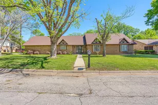 2015 Edgewood Dr, Bridgeport, TX 76426 - Photo 1