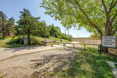 1105 Mistletoe Drive, Fort Worth, TX 76110 - Photo 36