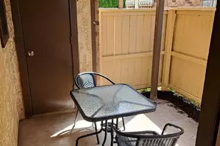 1702 Crestpoint Dr, Arlington, TX 76012 - Photo 10