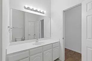 6404 Parkside Dr, Arlington, TX 76001 - Photo 18