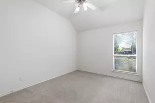 6404 Parkside Dr, Arlington, TX 76001 - Photo 20