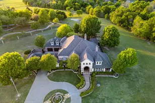 725 Locust Dr, Oak Leaf, TX 75154 - Photo 2