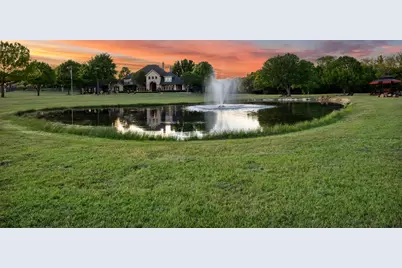 725 Locust Drive, Oak Leaf, TX 75154 - Photo 2