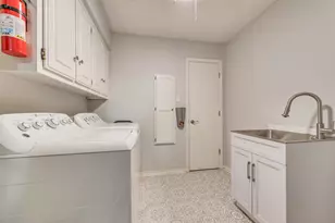 805 Crowley Rd, Arlington, TX 76012 - Photo 26