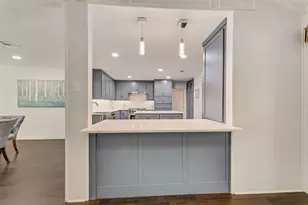 805 Crowley Rd, Arlington, TX 76012 - Photo 6