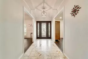805 Crowley Rd, Arlington, TX 76012 - Photo 10