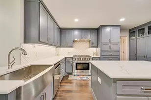 805 Crowley Rd, Arlington, TX 76012 - Photo 4
