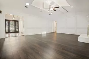 805 Crowley Rd, Arlington, TX 76012 - Photo 4