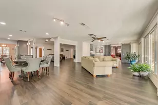 805 Crowley Rd, Arlington, TX 76012 - Photo 16