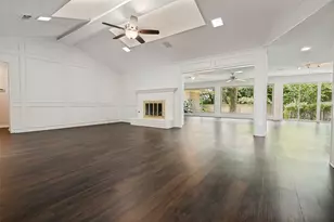 805 Crowley Rd, Arlington, TX 76012 - Photo 6