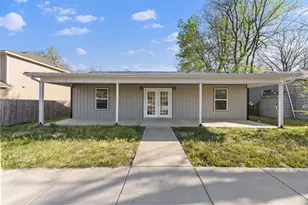 805 S 4th St, Bonham, TX 75418 - Photo 2