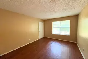 219 Fry St, Denton, TX 76201 - Photo 2