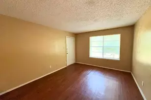 219 Fry St, Denton, TX 76201 - Photo 2