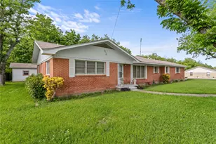 1403 W 5th St, Clifton, TX 76634 - Photo 2