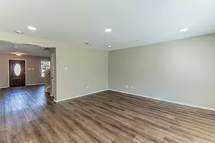 115 Matamoros St, Grand Prairie, TX 75051 - Photo 8